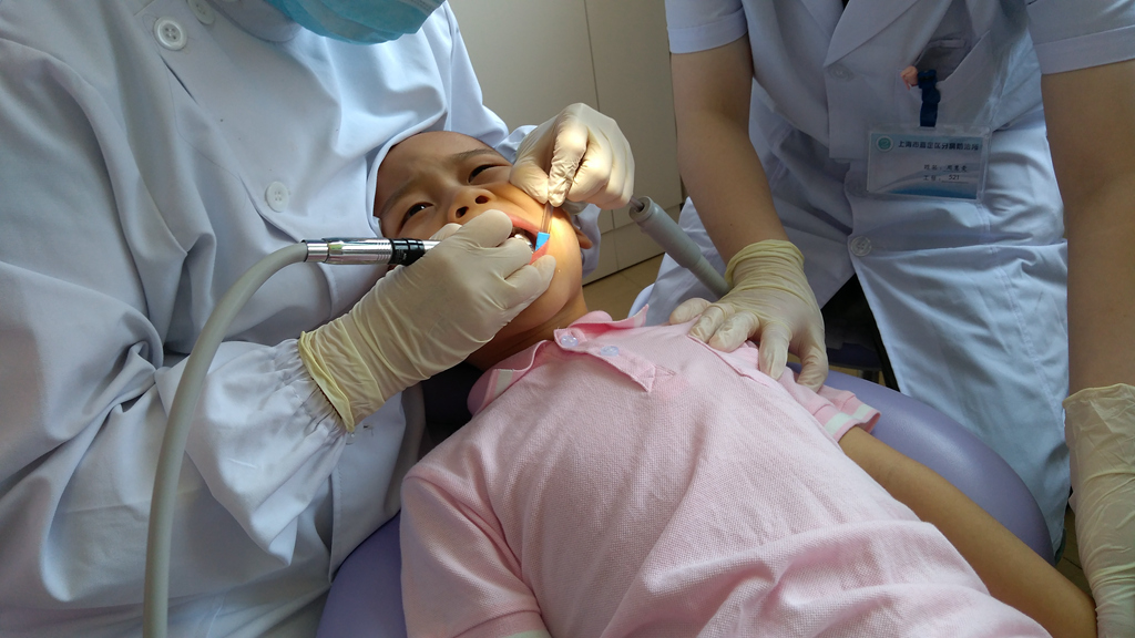 为何孩子蛀牙补完又补？选择合适的牙刷时刻注意口腔卫生