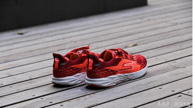 新百伦高颜值跑鞋,慢跑鞋美津浓测评