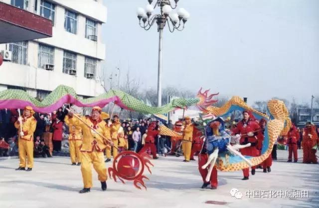 油田老照片,曾经有上万人居住的地方