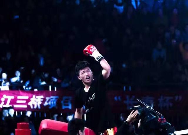 少林武术学校第一名,少林塔沟武校97年万人表演