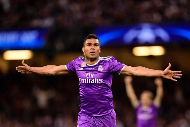 卡塞米罗走向莫德里奇,卡塞米罗转身皇马由守转攻