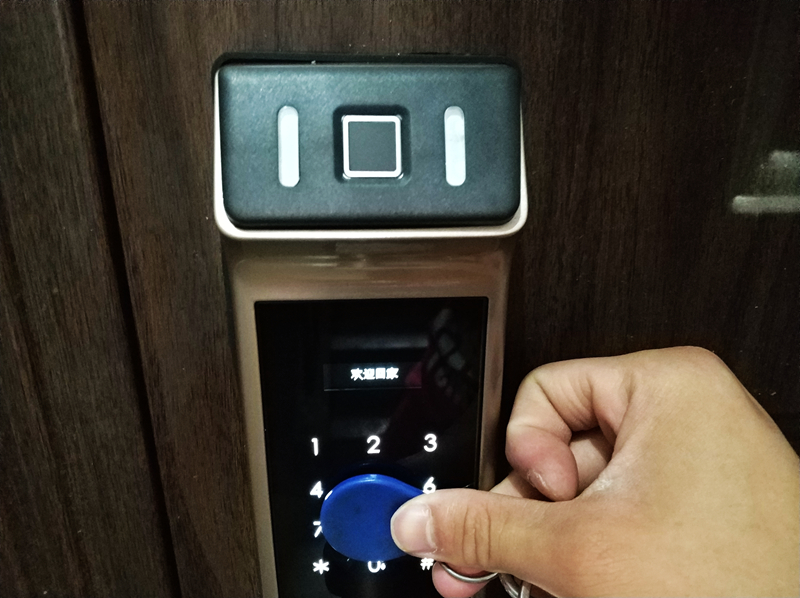 出门忘带钥匙烦恼更换指纹锁,怎样克服出门忘锁门忘关灯