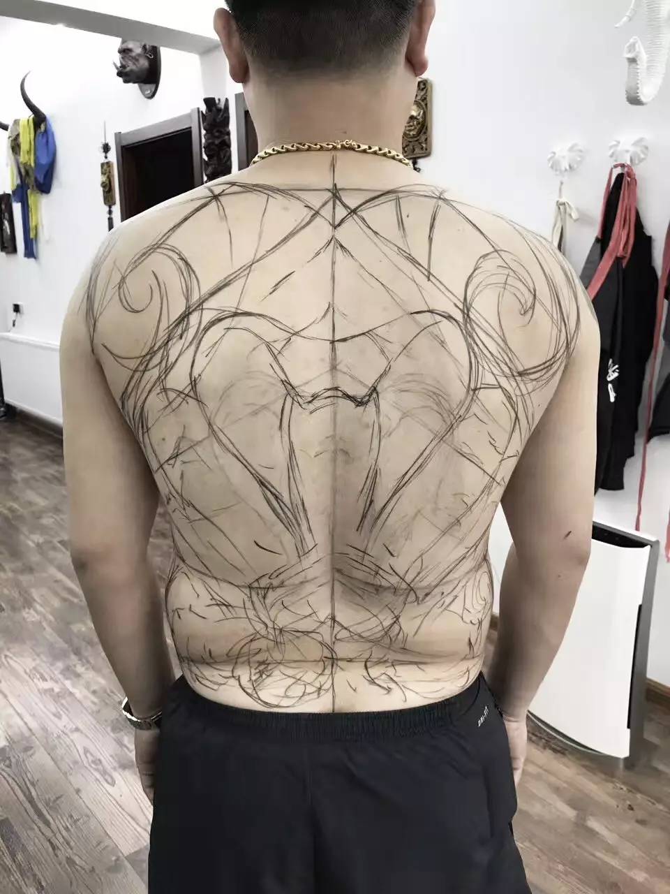 岳阳新刺客纹身多少钱,岳阳新刺客满背纹身