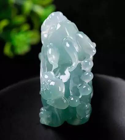 翡翠葫芦挂件的寓意和象征,翡翠宝宝佛挂件寓意