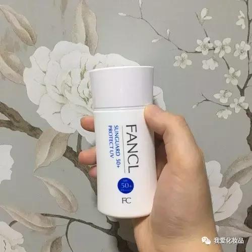 四十岁干皮敏感肌适合哪种护肤品,日本精华油哪一款适合干皮敏感肌