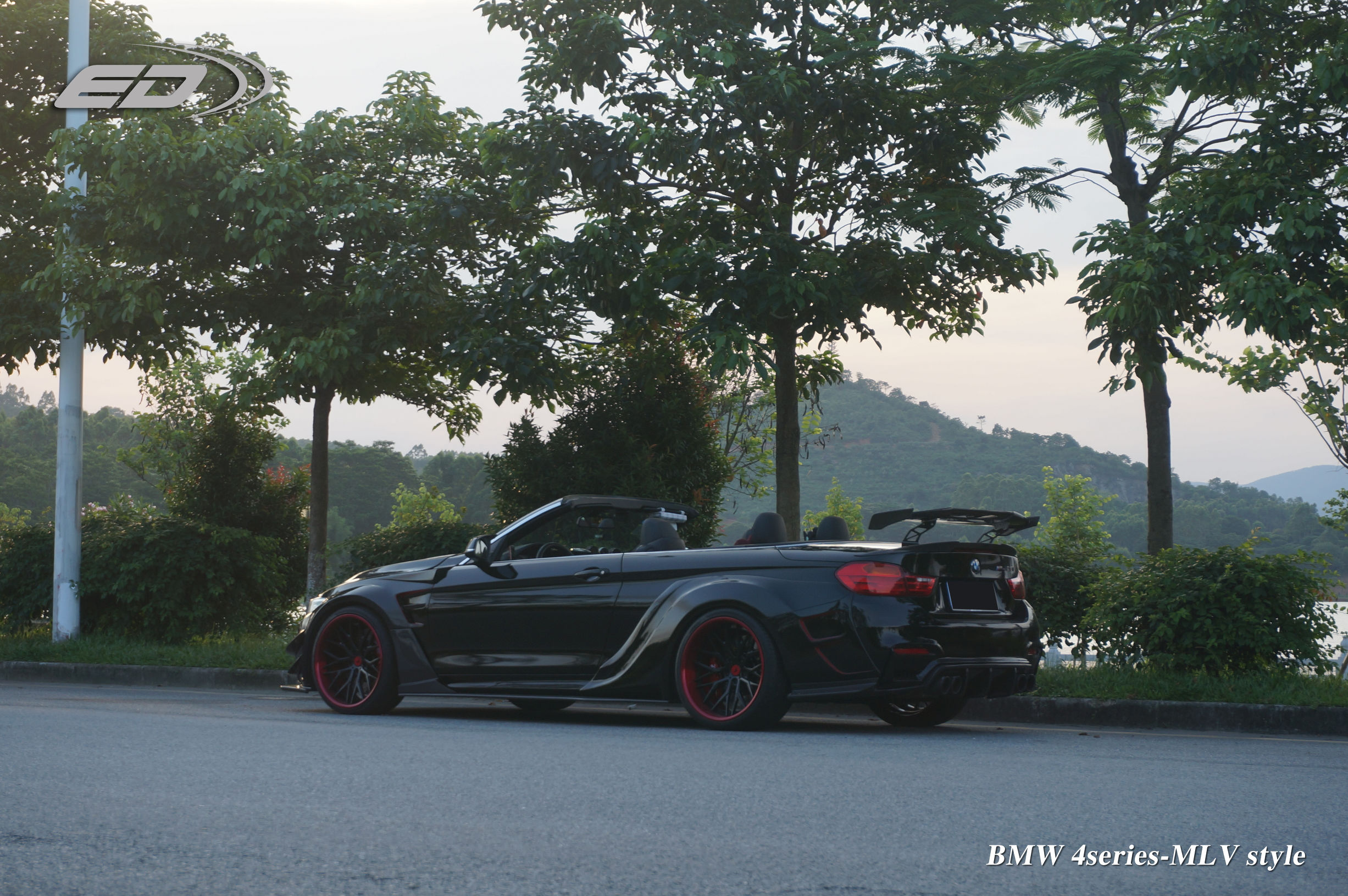 极速蓝宝马4系敞篷,21款宝马4系敞篷展示