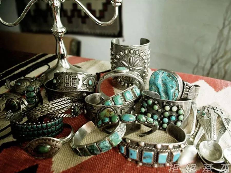 管他是羽毛还是叶子，一块银坨子凭什么比金还贵？