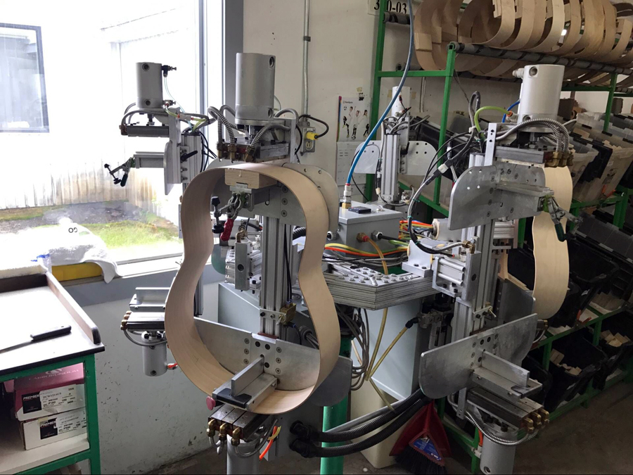 极速快报:弘力乐器2017加拿大Godin吉他工厂参观第一天