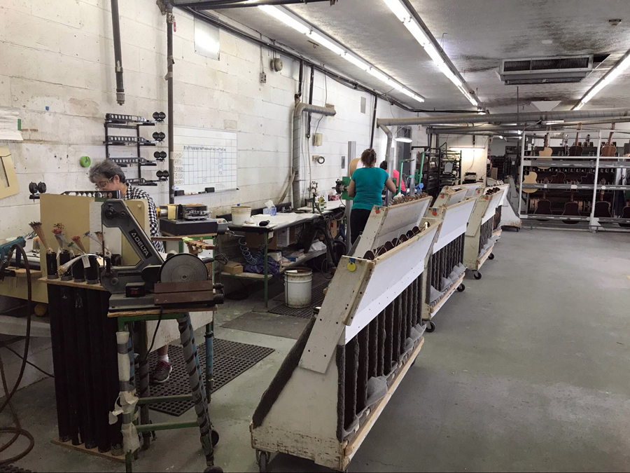 极速快报:弘力乐器2017加拿大Godin吉他工厂参观第一天