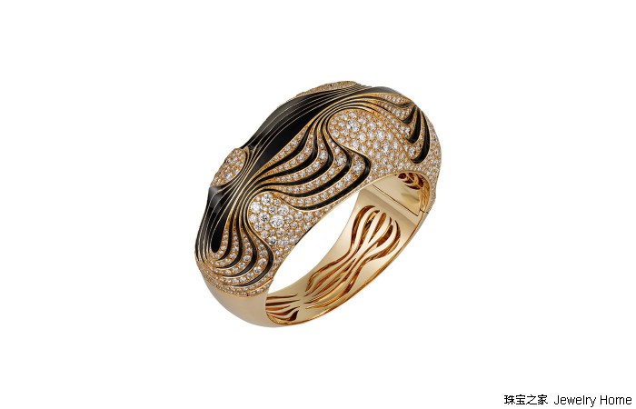 宽手镯适合什么手型戴,宽版手镯怎么戴不变形