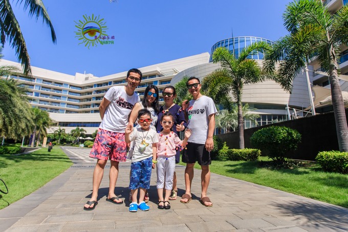 跟着大海去旅行三亚,记录旅行时光娃带老妈三亚看海