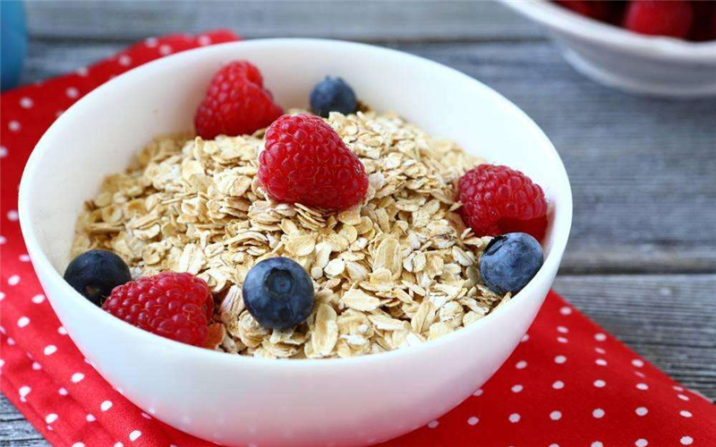 欢乐颂安迪刘涛吃的燕麦块饼,欢乐颂里安迪喝的什么牌子的水