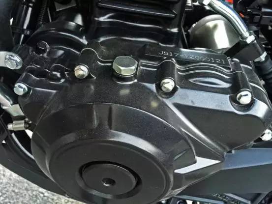 最新豪爵铃木dl250评测视频,18年的豪爵铃木dl250值得买吗