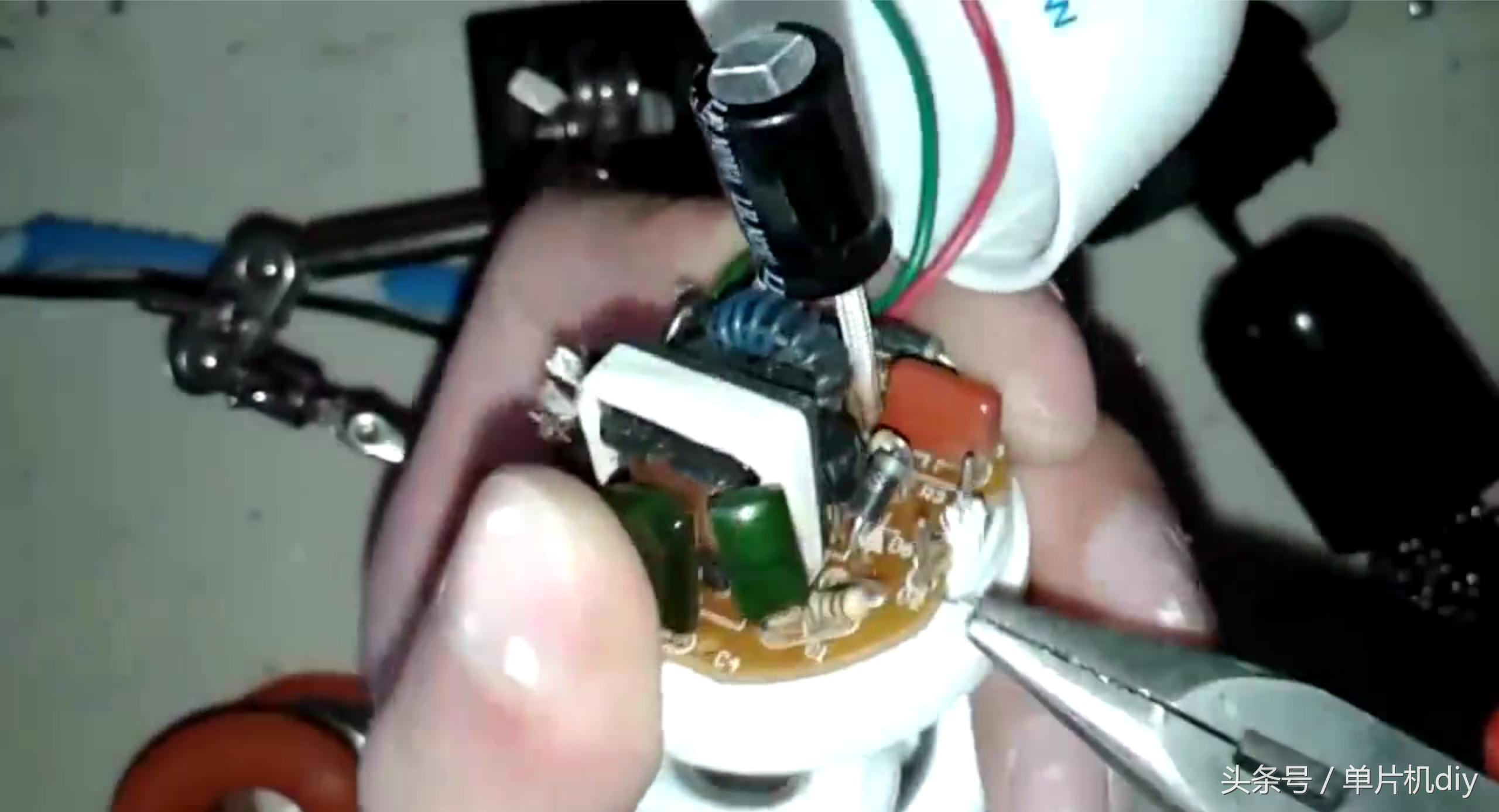 家用节能灯坏了怎么修复,家里的灯管坏了怎么维修