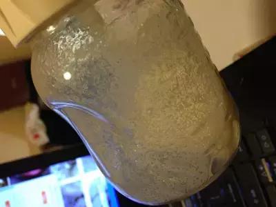 奶粉挂壁是什么原因？怎么冲调减少挂壁？