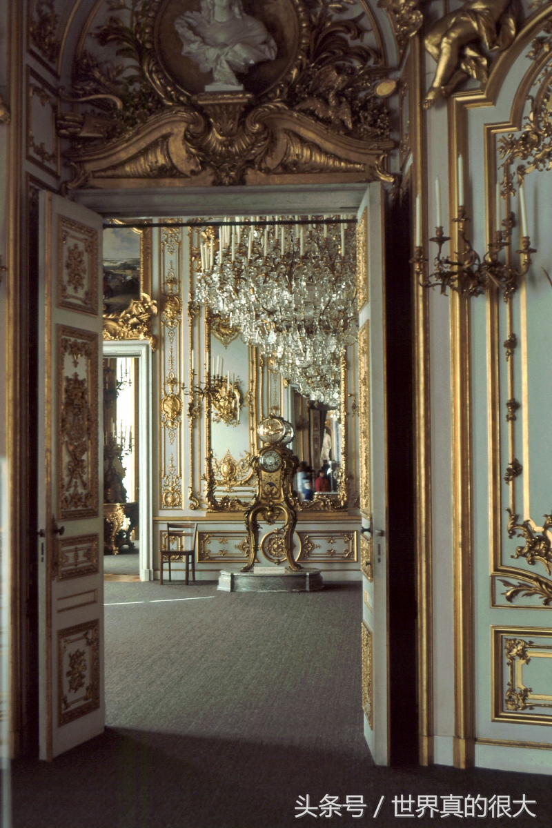 这两个岛有性别，一个是男人岛，一个是女人岛，如今却混了