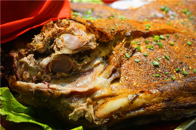 成都柴火鸡烤全羊江湖菜,岳塘区湘江小院烤全羊