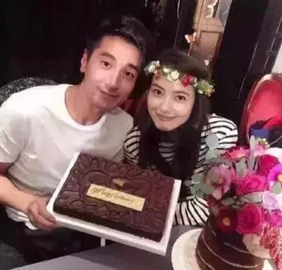 从面瘫视帝到哭戏之王，曾被骂丑八怪的他，不但演技了得，还娶了国民女神！