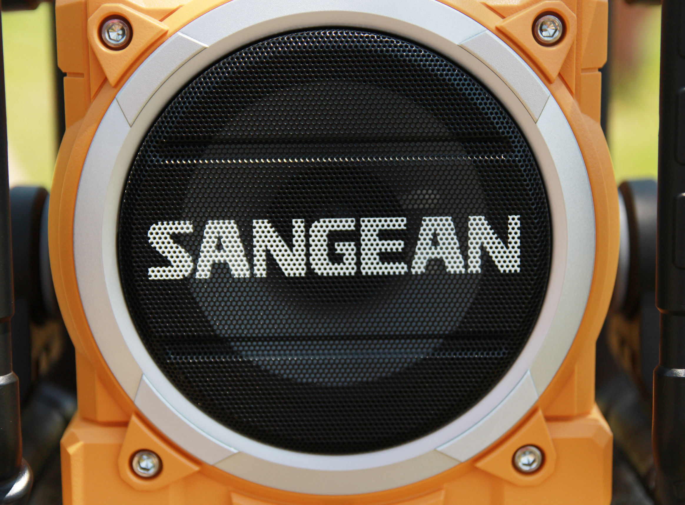 SANGEAN山进U4，被这个霸气的肌肉音响脸折服了，广场舞外放神器