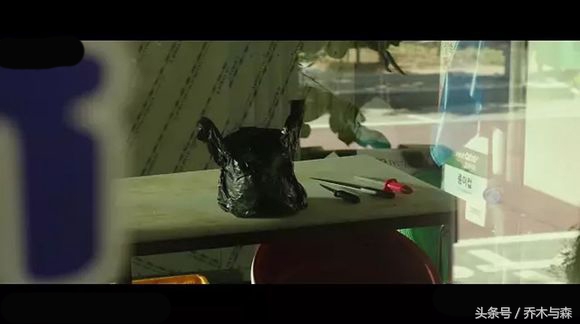 冰封的汉江慢慢融化，冰面之下的无头女尸浮出水面，连环杀人凶手