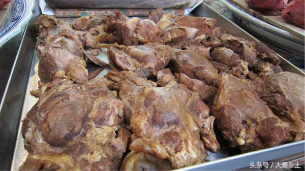 又到了一年一度的小龙虾盛宴了大家如何在家吃到小龙虾？西安这条街美食秒杀回民街统统吃一遍才过瘾？