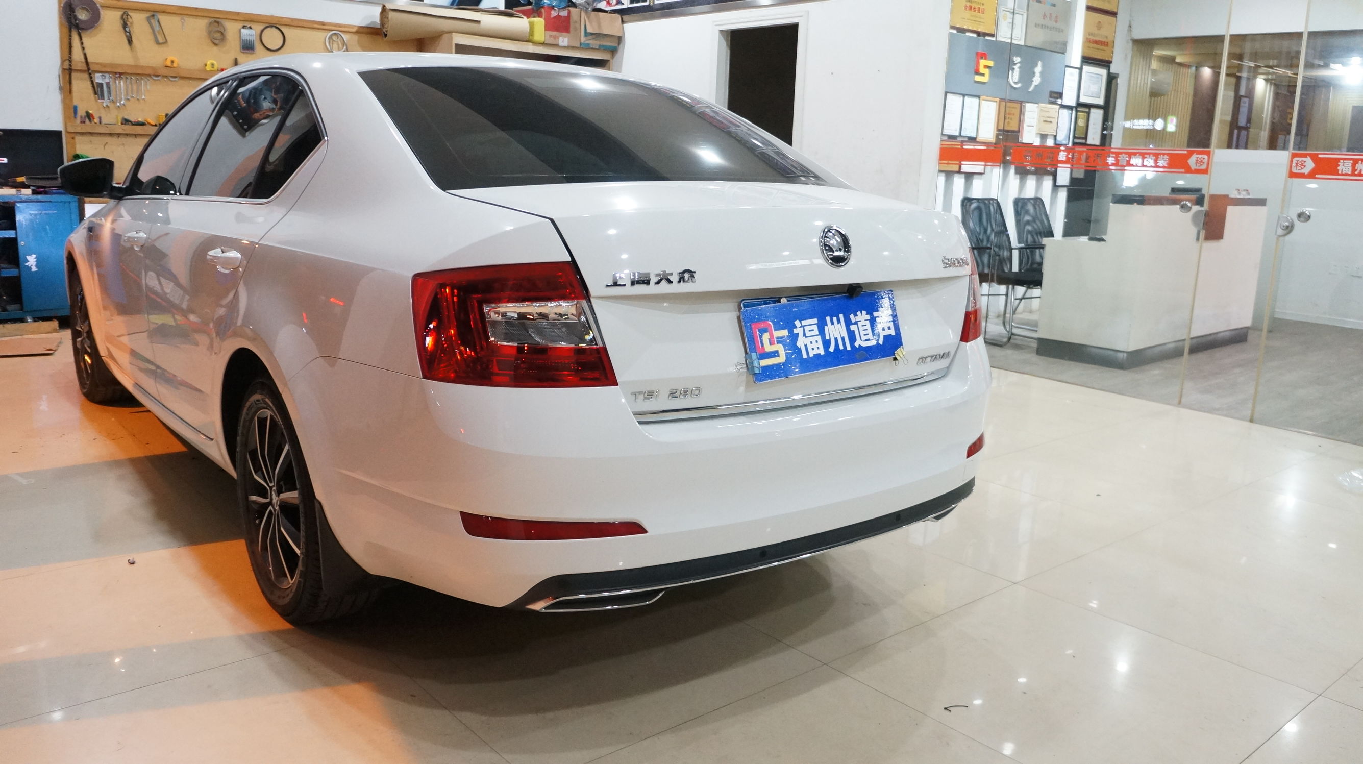 斯柯达明锐12款原车几个鸣笛喇叭,09款斯柯达明锐鸣笛喇叭自己更换