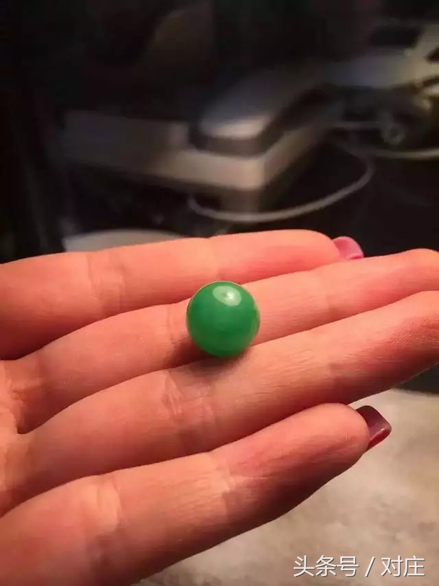 顶级翡翠毛料切割视频,翡翠极品图解