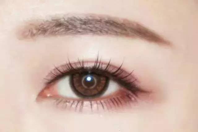 杨幂、戚薇都在用！这款小众眼影真这么好？