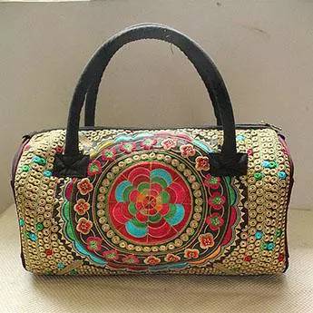 巴黎世家四件套，香奈儿澡堂拖鞋？别再抄袭中国大妈的嫁妆了！