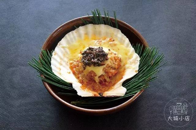 吃菌子中毒的小人是什么样子,吃菌子看见的小人是真实存在的吗