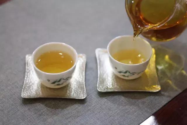 夏天什么茶清热解毒降火,夏天喝什么茶祛湿降火