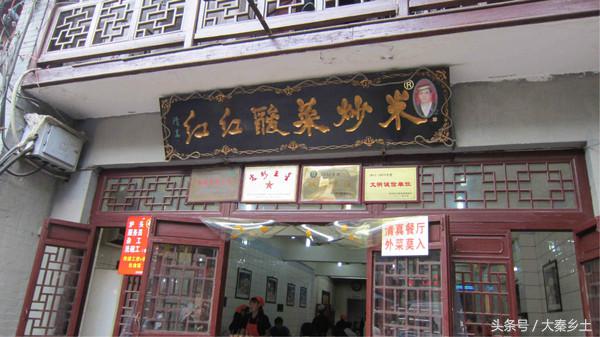 又到了一年一度的小龙虾盛宴了大家如何在家吃到小龙虾？西安这条街美食秒杀回民街统统吃一遍才过瘾？