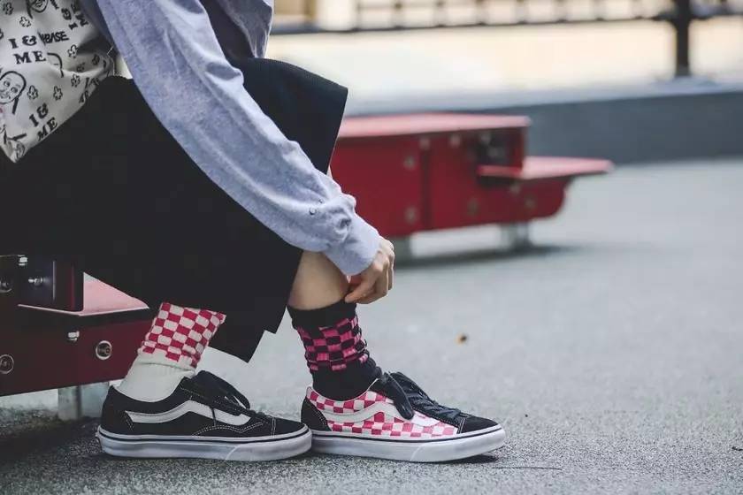 什么样的vans一看就是正品,同一款vans价钱不一样区别在哪