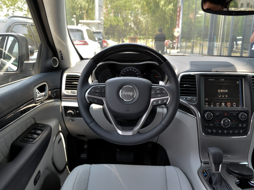 最新款的jeep大切诺基,地表最强suvjeep大切诺基