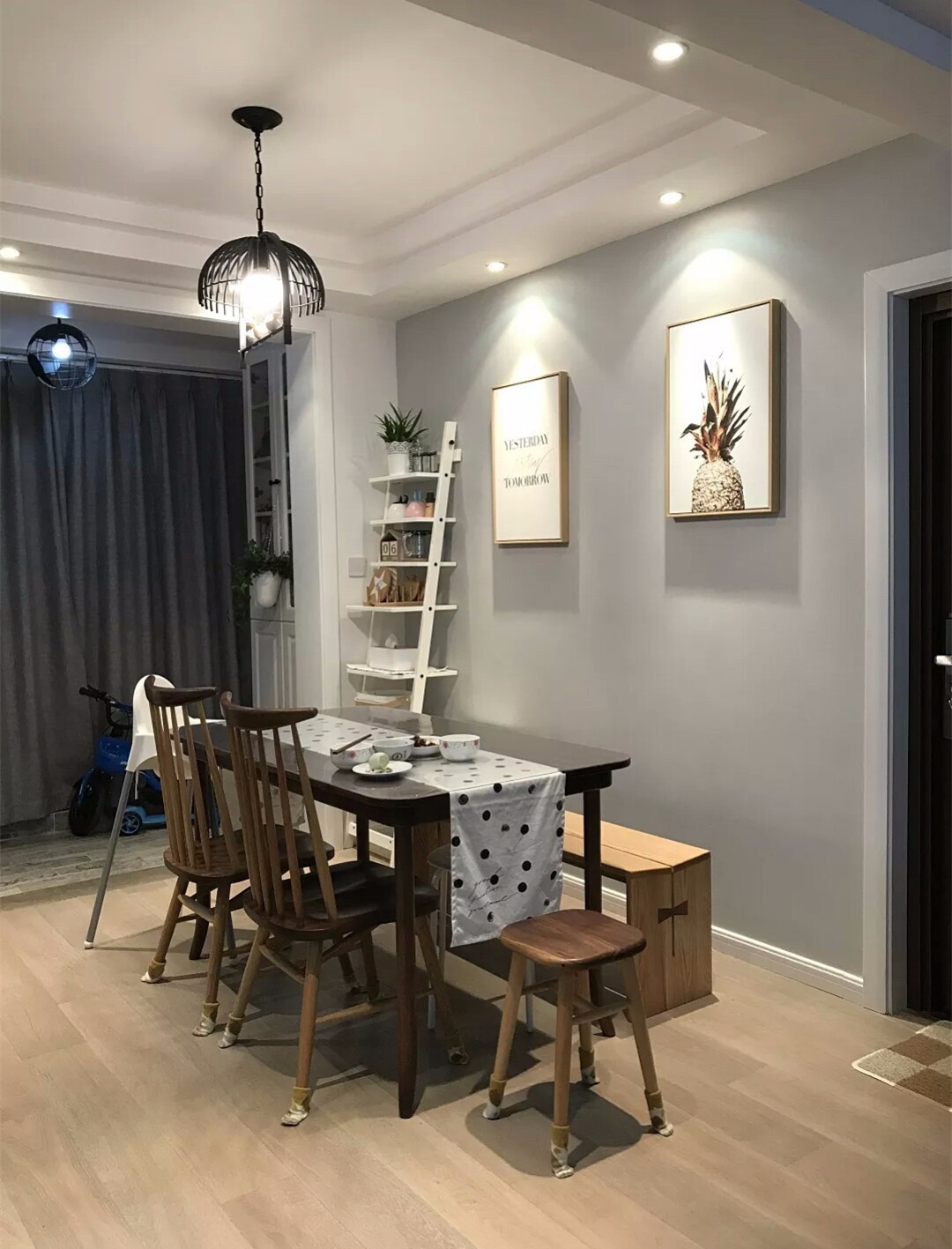 餐桌上盖一条布实用吗,为什么餐桌上要铺一块布