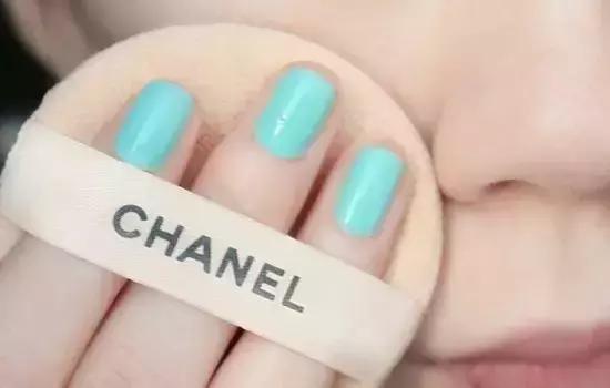 黑眼圈有痘痘怎么治,女人有黑眼圈