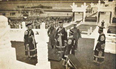 袁世凯宣布称帝，妻女很高兴了，大儿子要杀二儿子，一外人却说总统误国