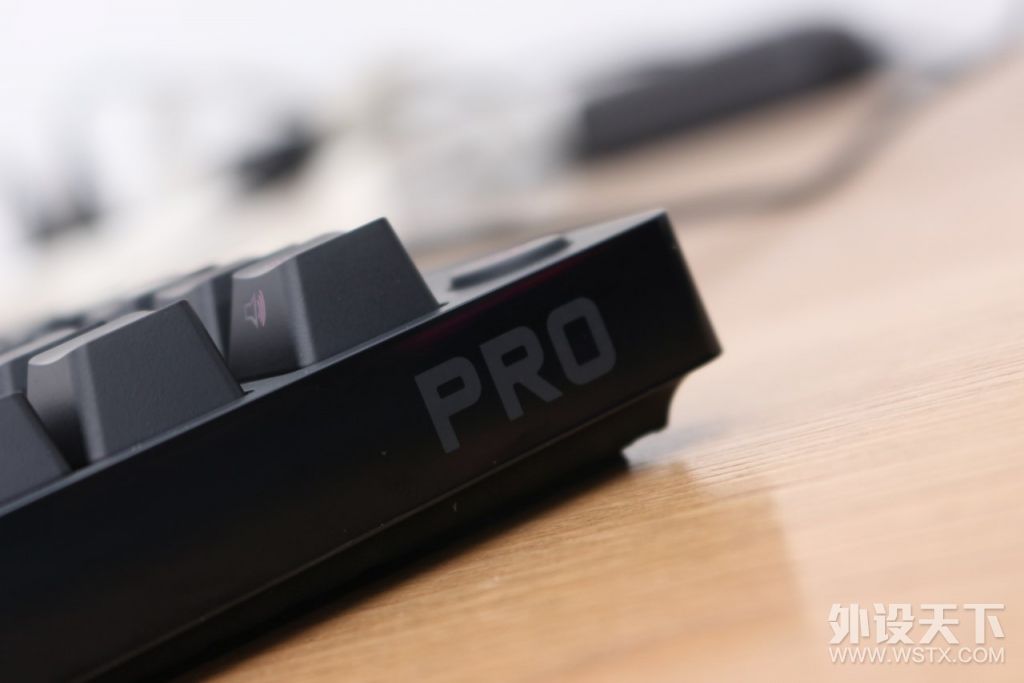罗技键盘gpro尊贵蓝和海克斯版,罗技gpro键盘优缺点
