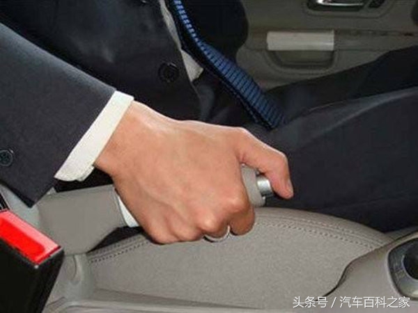 手动挡停车不熄火的正确步骤,手动挡熄火停车是空挡还是一档