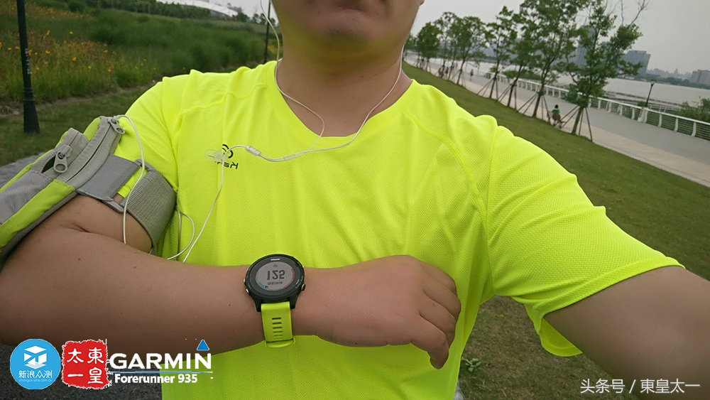 佳明935铁人三项如何操作,佳明955运动手表戴左手还是右手