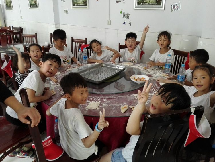 幼儿园毕业班夏令营活动,幼儿园大班毕业夏令营走进小学