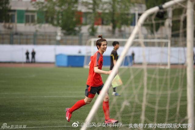 鹿晗飞身回旋踢,鹿晗颠球杀