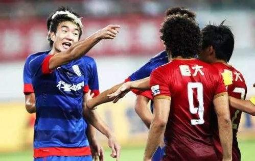 中超裁判粗口骂傻戴琳出口成脏：你XX能不能好好说话