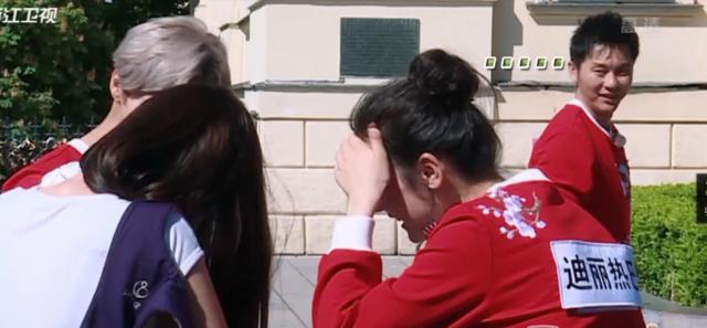 鹿晗热巴互相公主抱视频,热巴与鹿晗温馨逗小孩