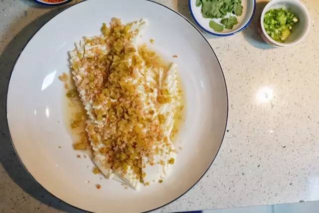 美味可口的皮蛋豆腐凉拌小贴士,又到夏天了各种小吃