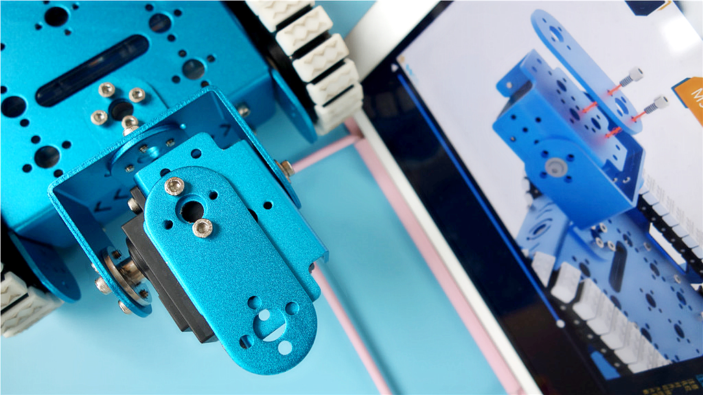 行进、踢球、摇头晃脑样样行，DIY、编程、智能交互个个棒