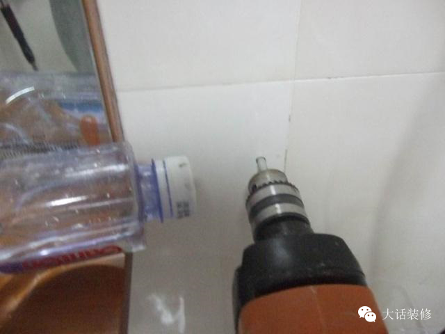 橱柜瓷砖打孔不开裂,瓷砖打孔贴胶布如何避免开裂