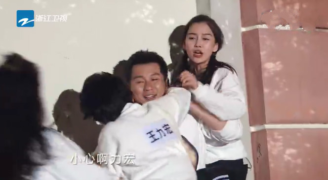 奔跑吧鹿晗郑恺撞门是哪一期,奔跑吧第一季迪丽热巴古堡