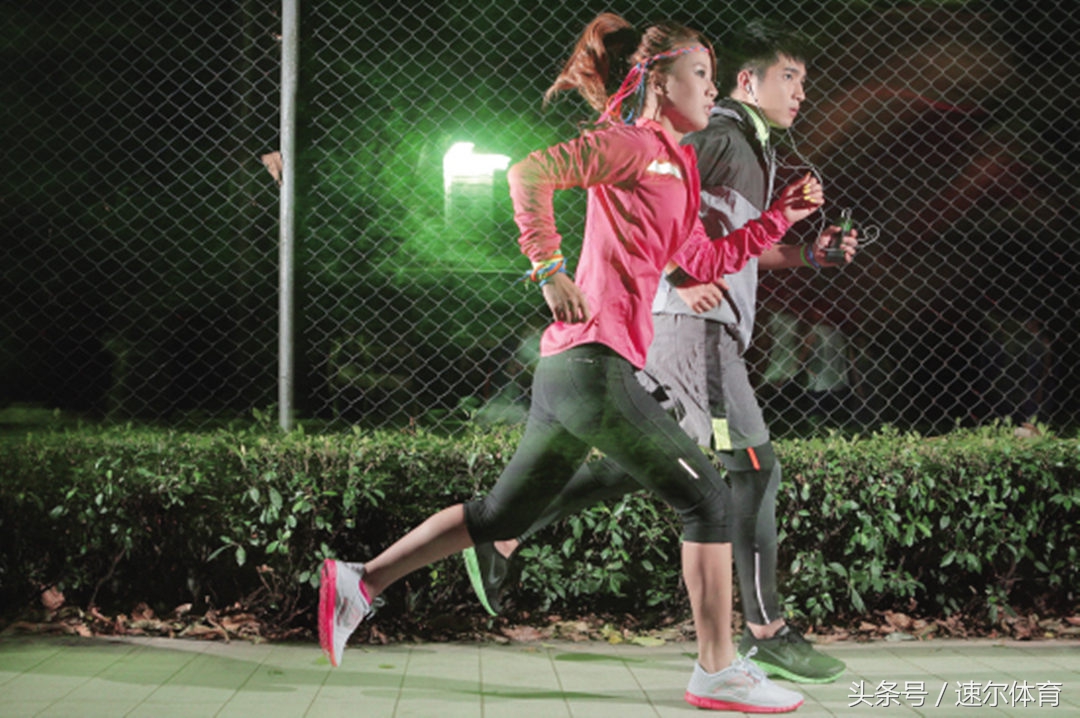 夏天跑步怎么预防中暑,夏天预防中暑喝温开水还是淡盐水