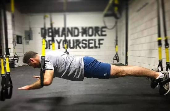 单练平板支撑能练出腹肌吗,平板支撑能练腹肌马甲线么